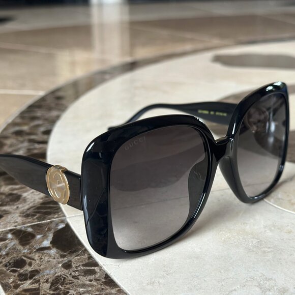 Gucci Oversized Sunglasses - Picture 1 of 5
